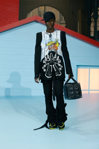 Look 10